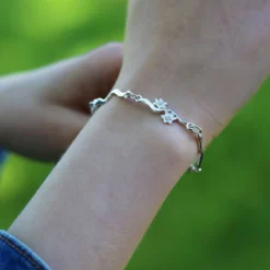 Daisies At Dawn Cubic Zirconia 6-flower Enamel Bracelet 9 Daisies At Dawn Cubic Zirconia 6-flower Enamel Bracelet -Bijourist Sales Store ESBL236 CRYSTDaisiesatDawnCubicZirconia6 flowerEnamelBracelet2