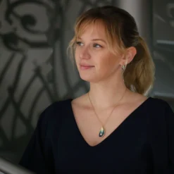 Mussel Small 18ct Yellow Gold Drop Earrings With Peach Pearls In Ocean Enamel 7 Mussel Small 18ct Yellow Gold Drop Earrings With Peach Pearls In Ocean Enamel -Bijourist Sales Store Lorrainewearing18ctMusselsinKirk 59844ccc ee29 44d1 886f e44fe9caa98d